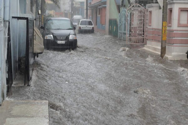 Coche inundado